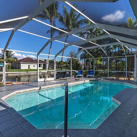 Adventure Awaits With Heated Pool, Kayaks, Pool Table, & Private Beach - Villa Las Palmas